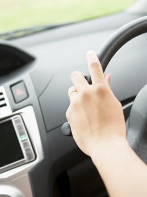 2025年最新版：ヘッドライトフィルムの効果と選び方完全ガイド